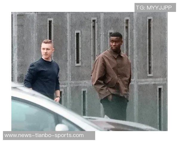 太阳报报道格伊飞机降落前突发状况紧急中止降落引发关注